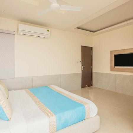 Hotel Star By Star Group- Near Delhi Airport Nuova Delhi Esterno foto