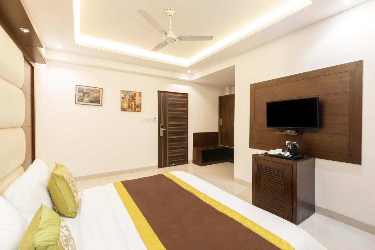 Hotel Star By Star Group- Near Delhi Airport Nuova Delhi Esterno foto