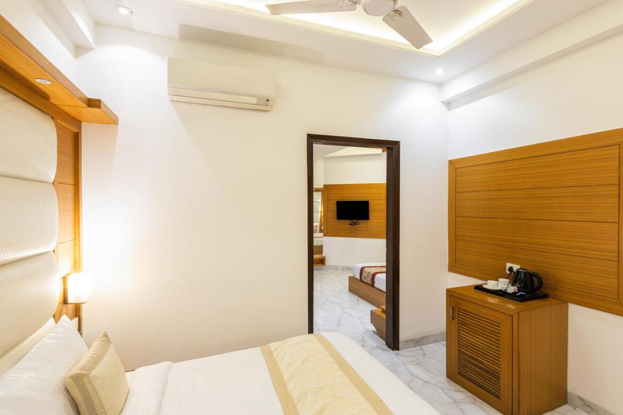 Hotel Star By Star Group- Near Delhi Airport Nuova Delhi Esterno foto