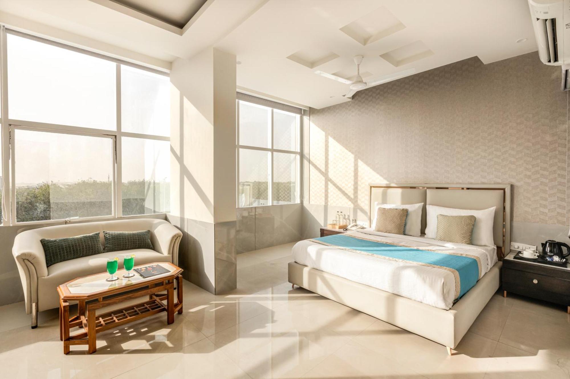 Hotel Star By Star Group- Near Delhi Airport Nuova Delhi Esterno foto