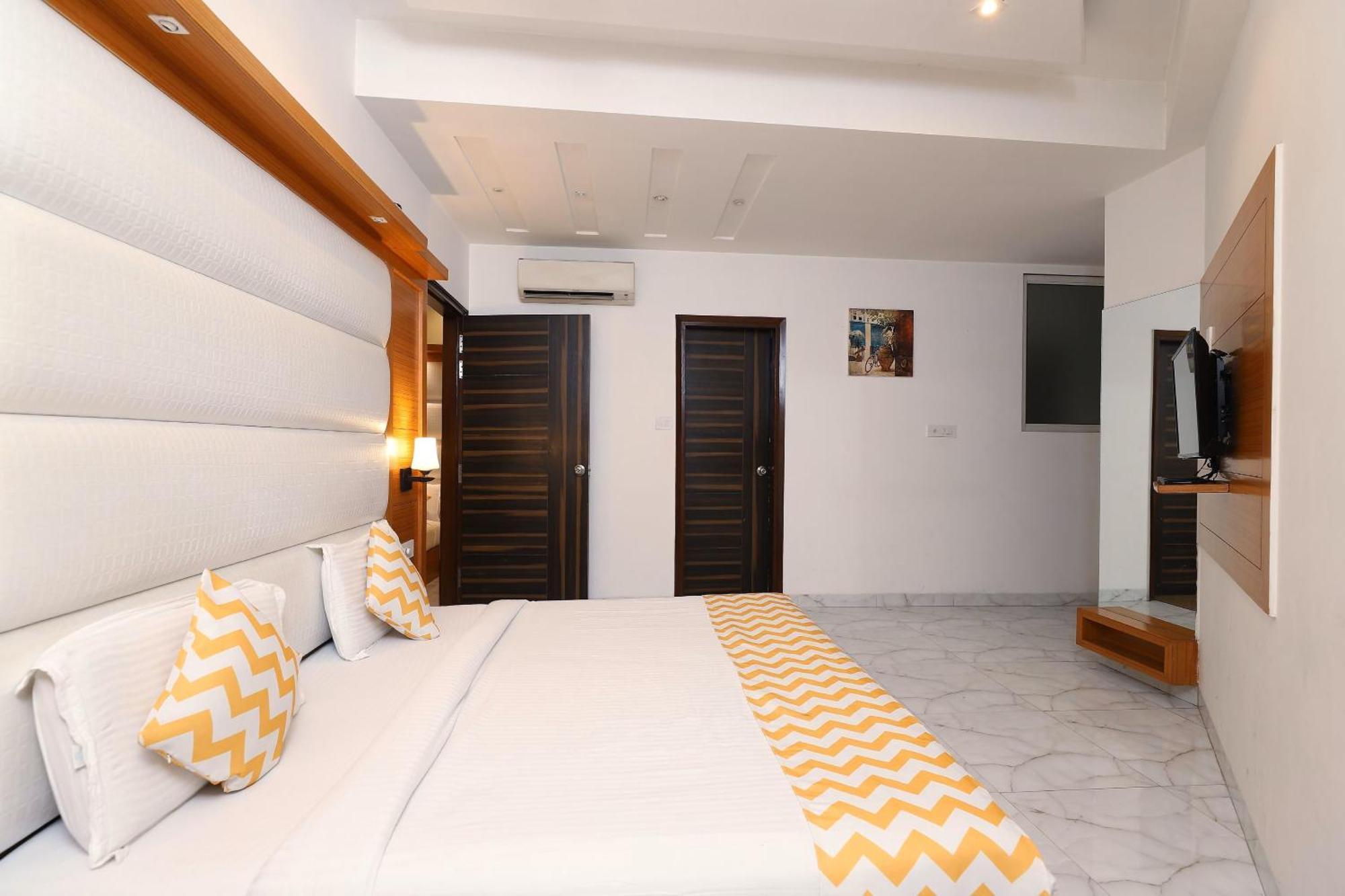 Hotel Star By Star Group- Near Delhi Airport Nuova Delhi Esterno foto