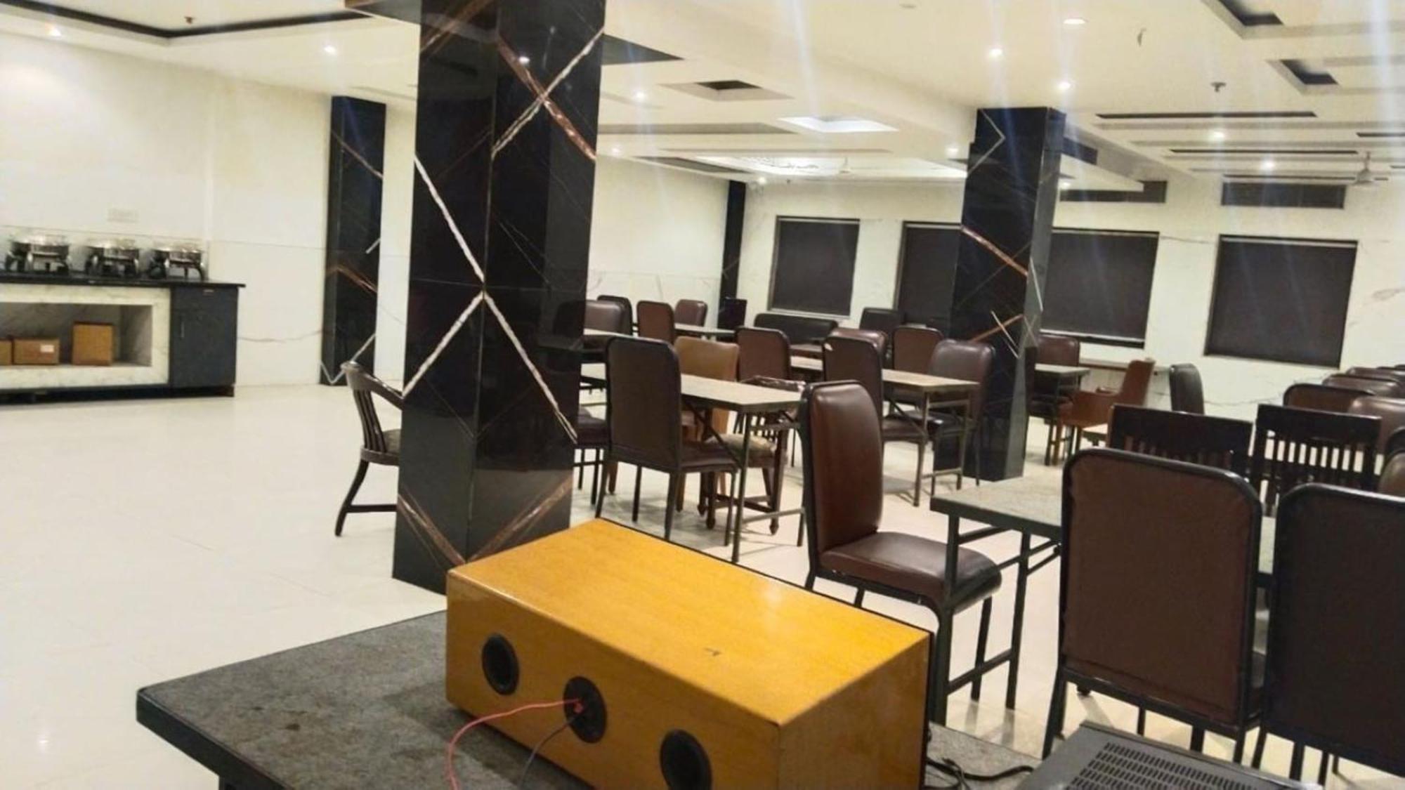 Hotel Star By Star Group- Near Delhi Airport Nuova Delhi Esterno foto