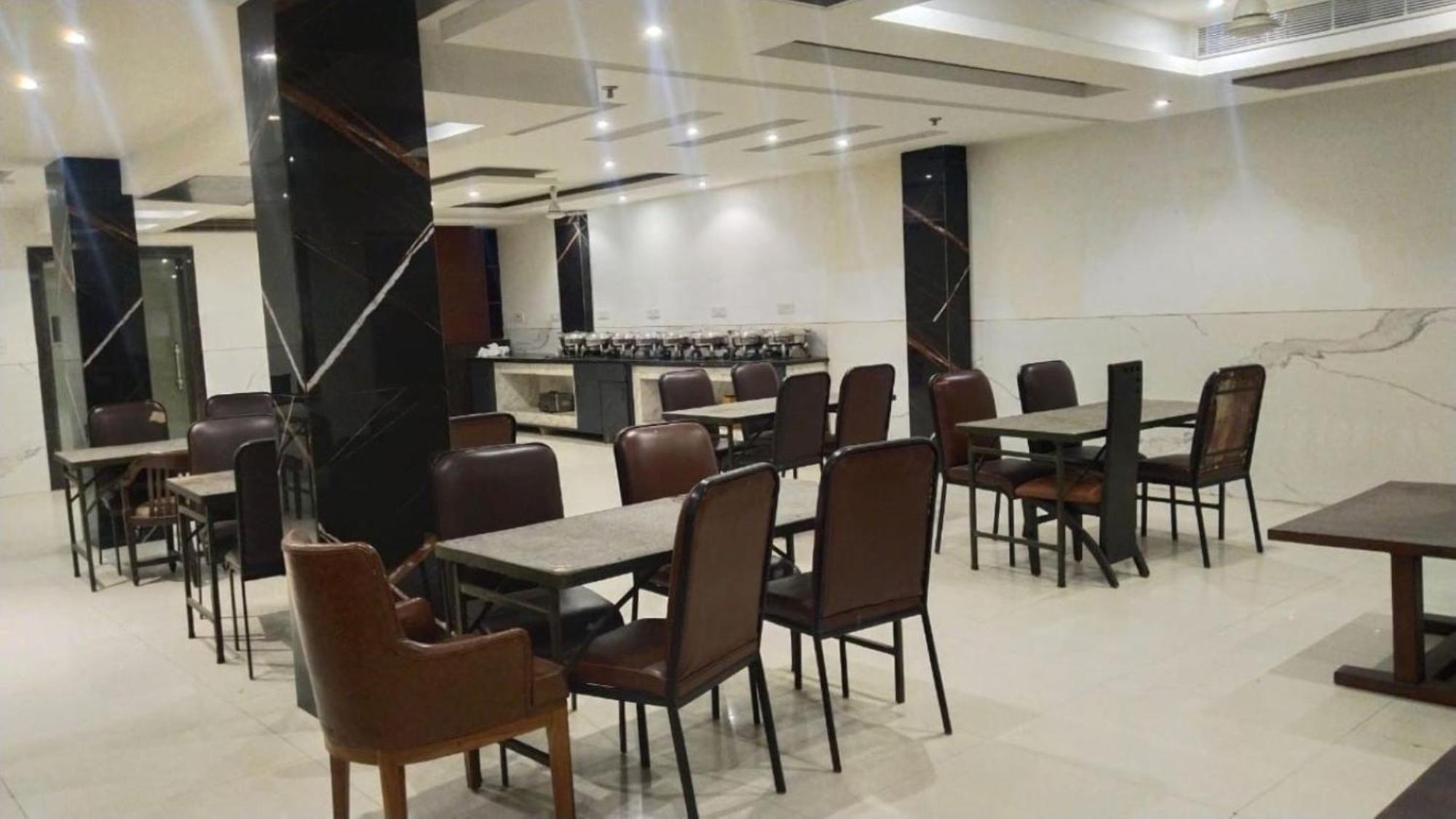 Hotel Star By Star Group- Near Delhi Airport Nuova Delhi Esterno foto