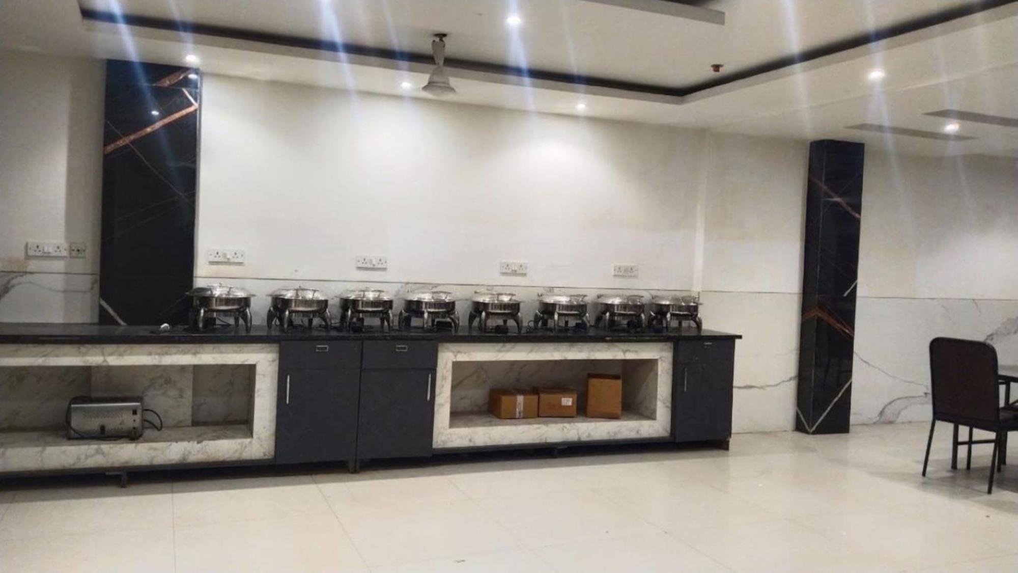 Hotel Star By Star Group- Near Delhi Airport Nuova Delhi Esterno foto