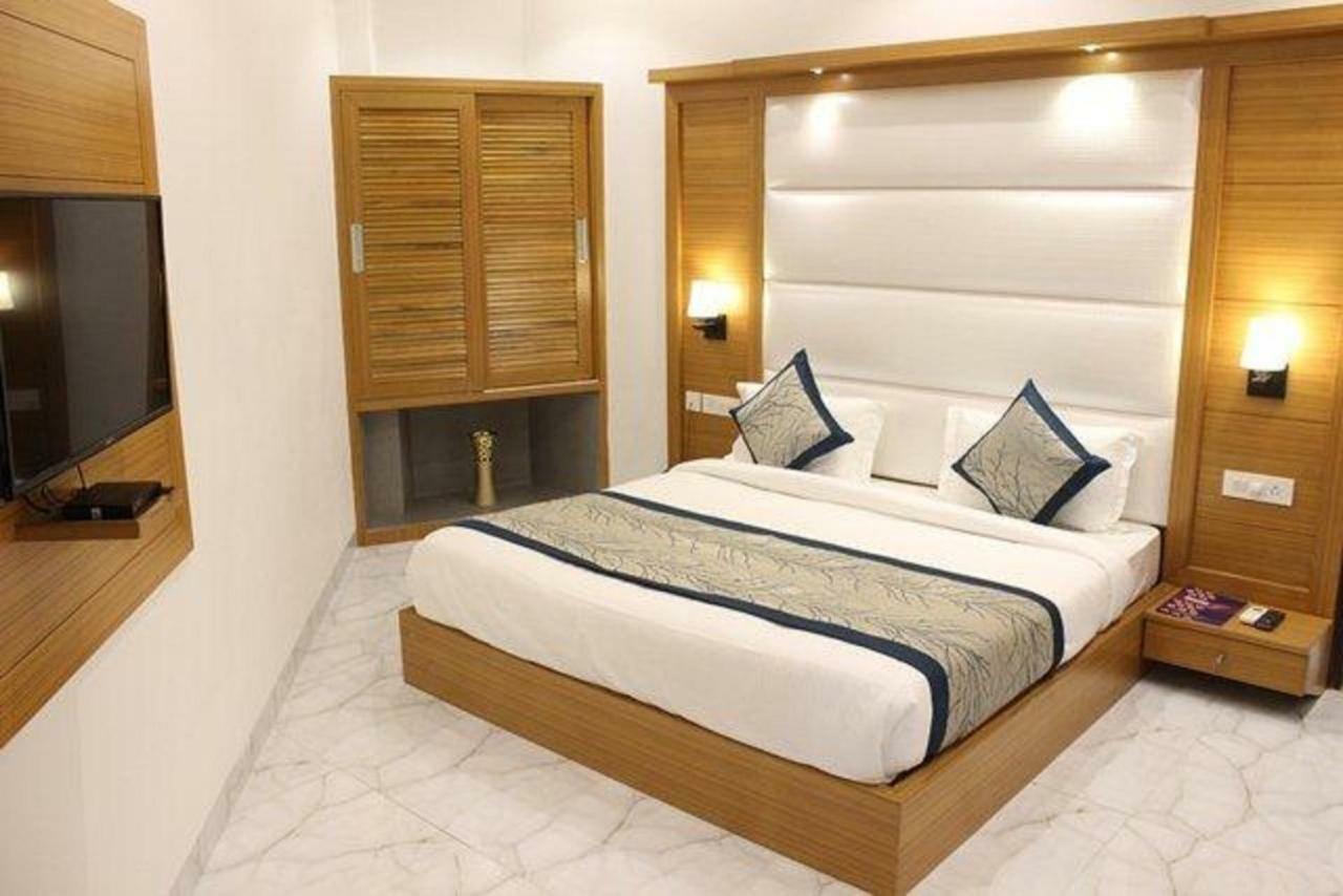 Hotel Star By Star Group- Near Delhi Airport Nuova Delhi Esterno foto