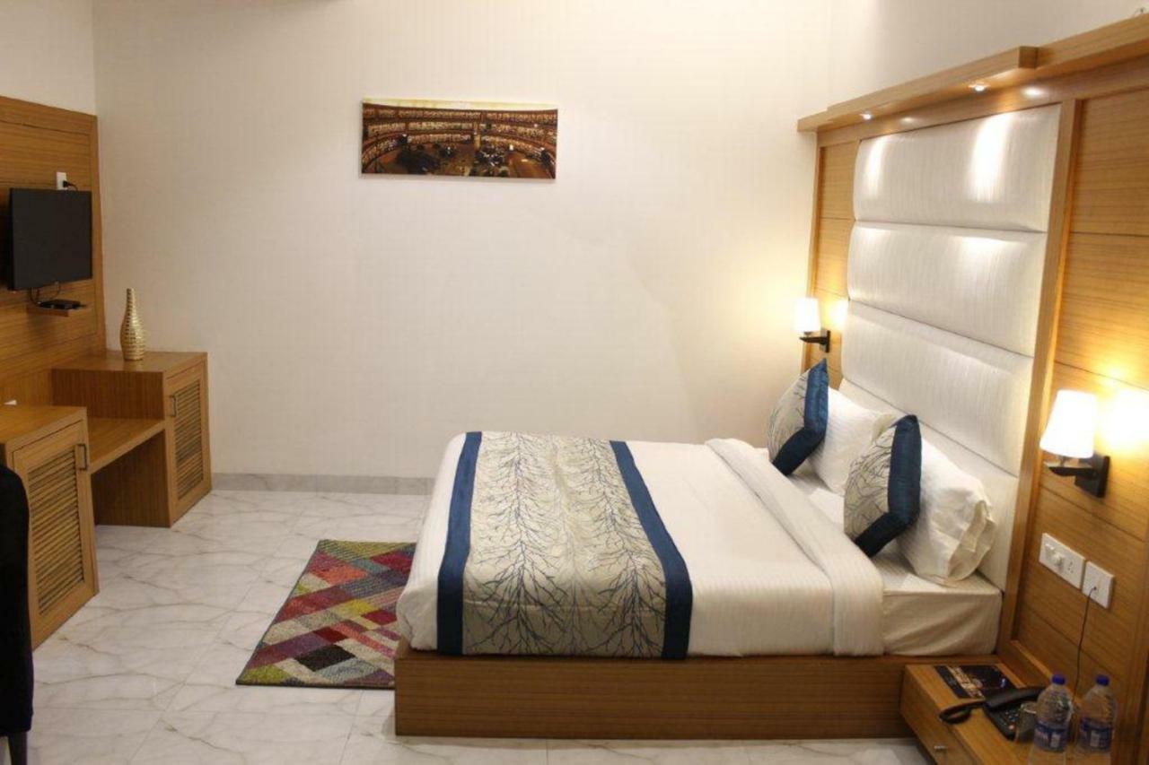 Hotel Star By Star Group- Near Delhi Airport Nuova Delhi Esterno foto