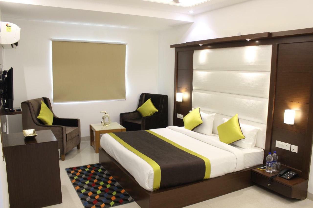 Hotel Star By Star Group- Near Delhi Airport Nuova Delhi Esterno foto