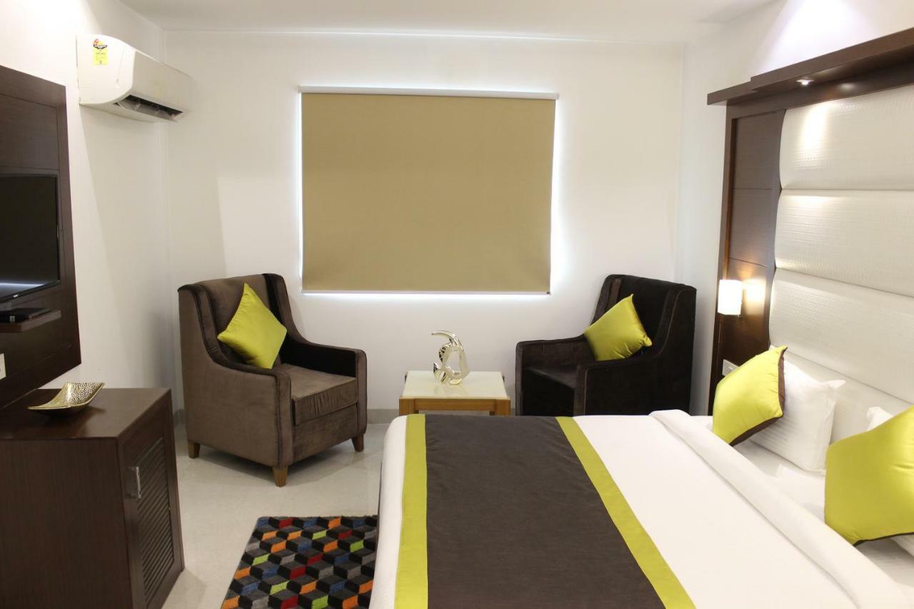 Hotel Star By Star Group- Near Delhi Airport Nuova Delhi Esterno foto