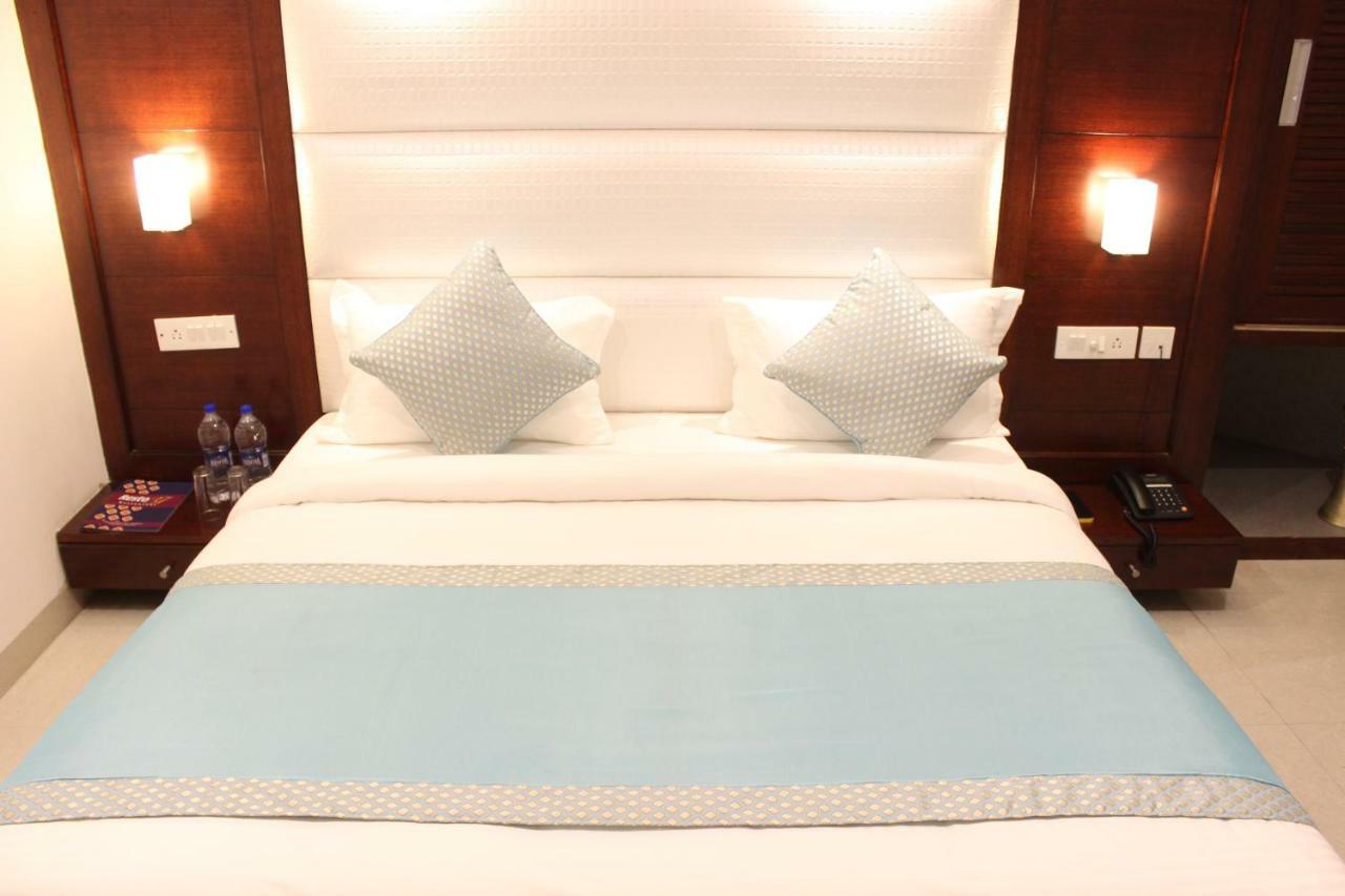Hotel Star By Star Group- Near Delhi Airport Nuova Delhi Esterno foto