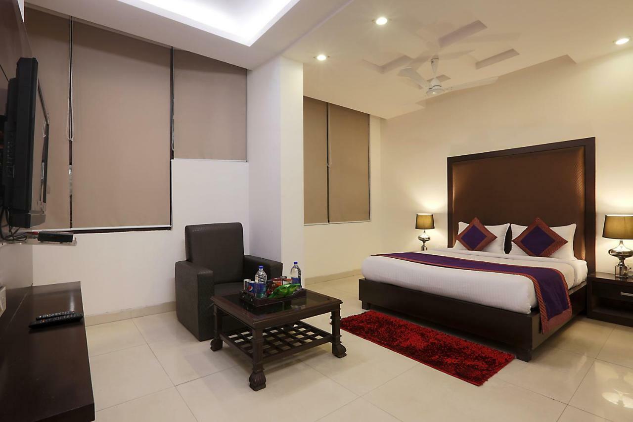 Hotel Star By Star Group- Near Delhi Airport Nuova Delhi Esterno foto
