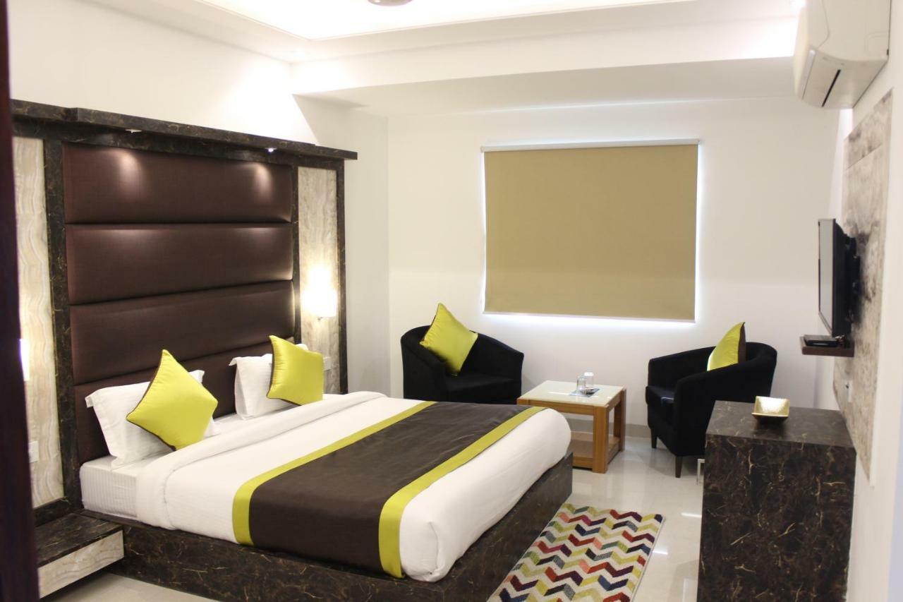 Hotel Star By Star Group- Near Delhi Airport Nuova Delhi Esterno foto